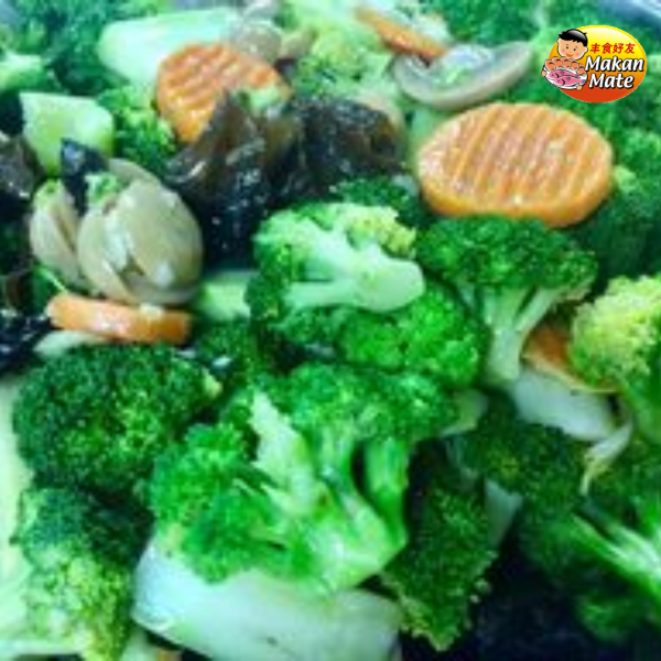 Assorted-Mushrooms-with-Broccoli